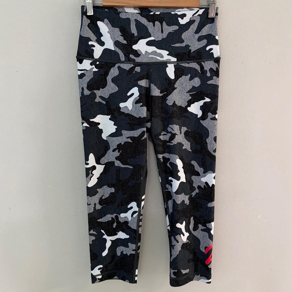 Wear It To Heart Peloton Camo Leggings Black Grey White Crop Women Large